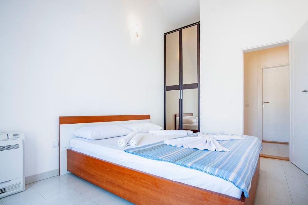 e561c01f-bcd2-4b43-b4a2-d00afb04a396